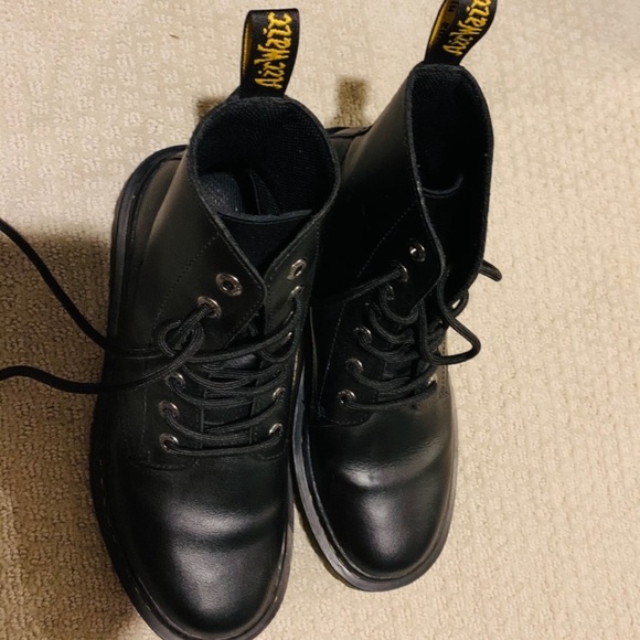 Dr Martens Boots size 8 - Picture 2 of 7